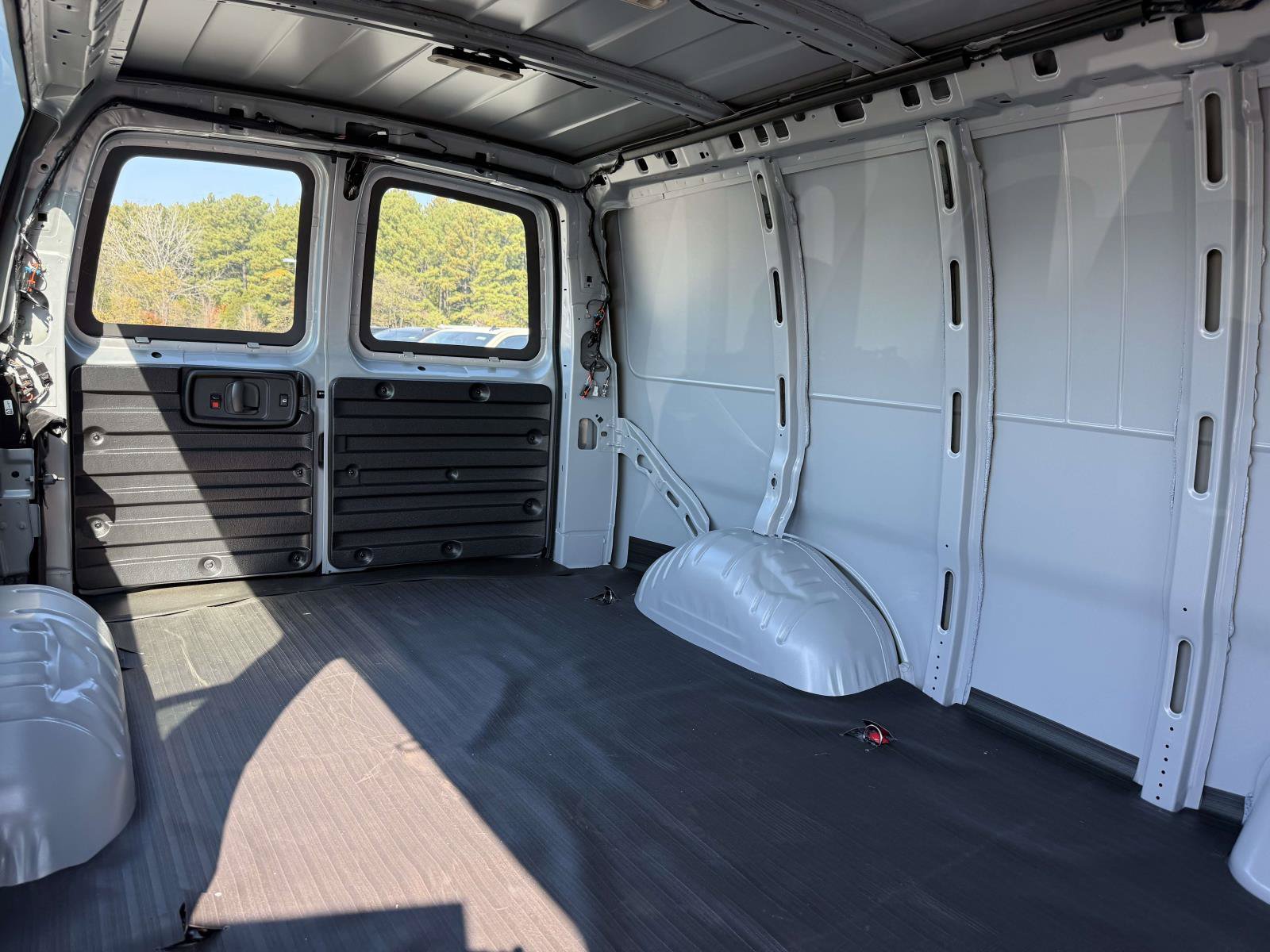 New 2026 Chevrolet Express 2500 Extended w/ Safety Package RWD image 15