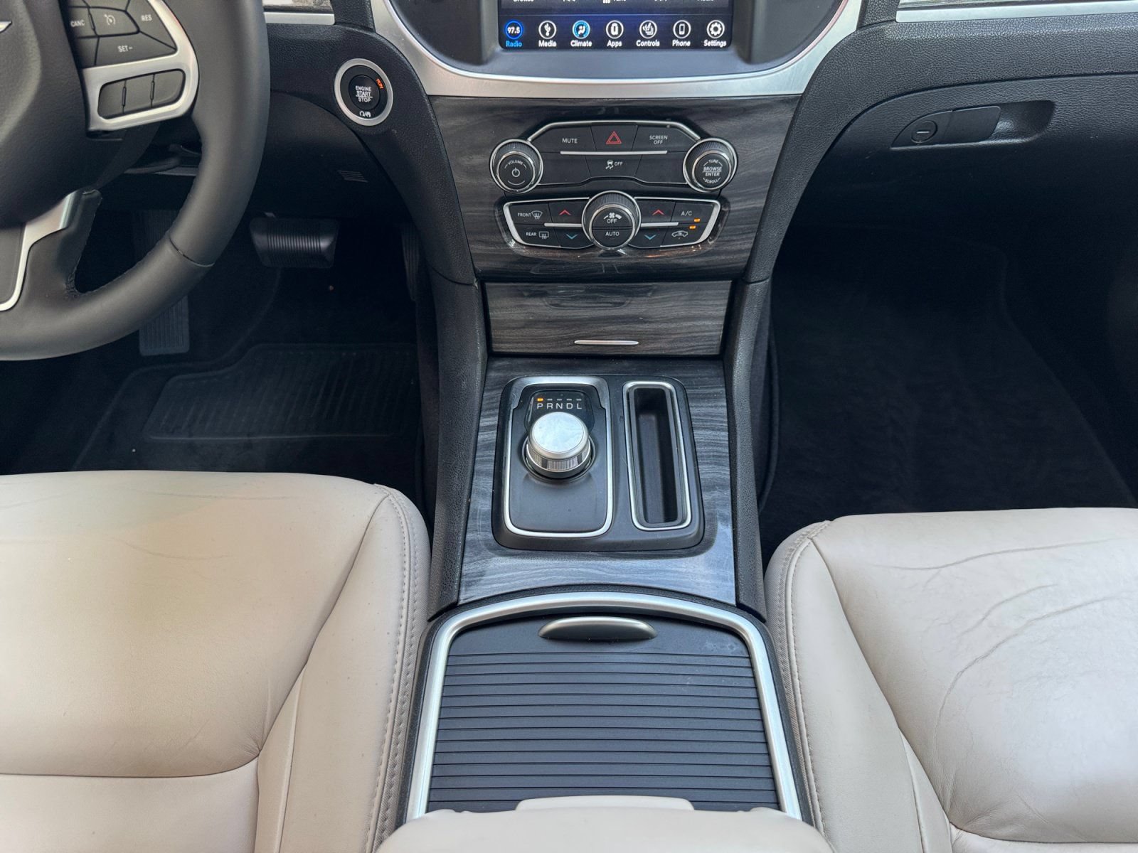 Used 2018 Chrysler 300 Touring L RWD image 11