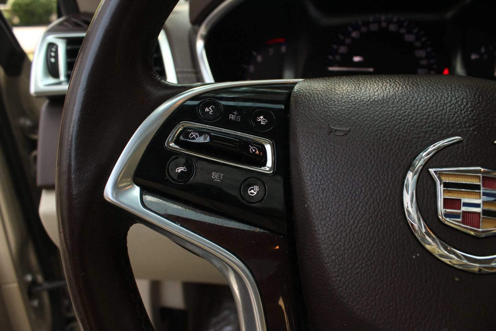 Used 2015 Cadillac SRX Luxury w/ Driver Awareness Package AWD/4WD image 30