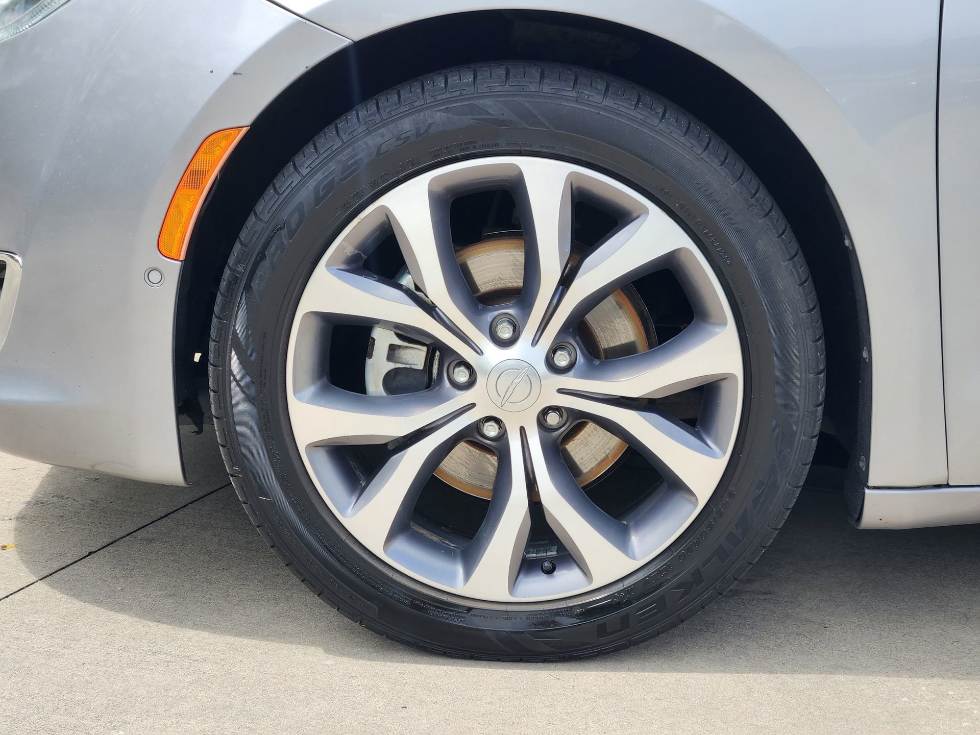 Used 2019 Chrysler Pacifica Limited w/ Tire & Wheel Group image 11