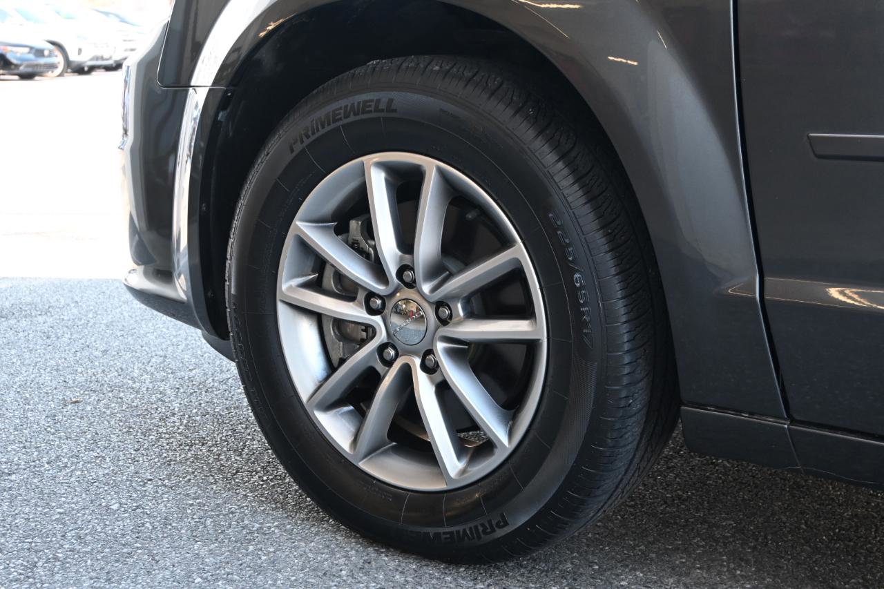 Used 2016 Dodge Grand Caravan SE image 26