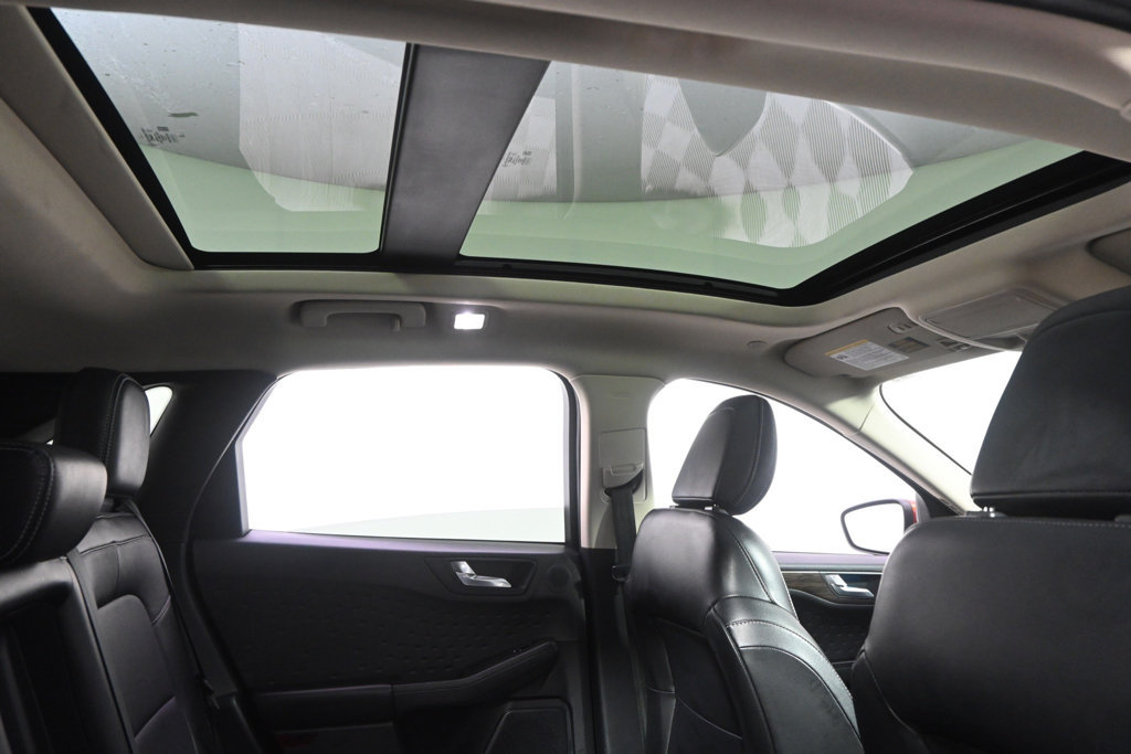 Used 2020 Ford Escape Titanium AWD/4WD image 17