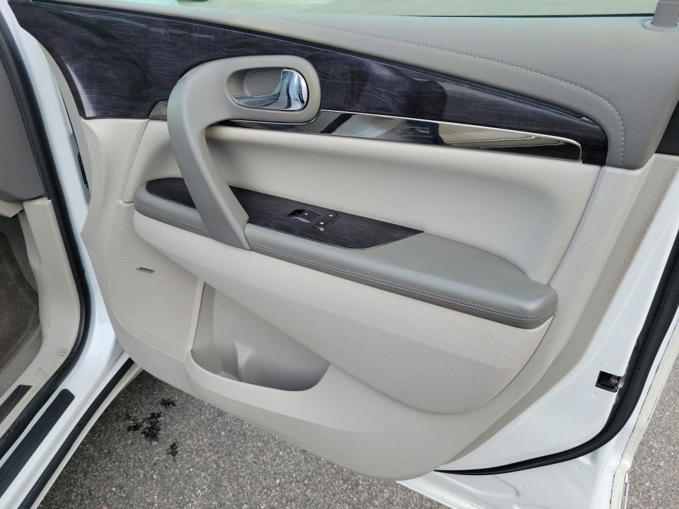 Used 2017 Buick Enclave Premium w/ Experience Buick Package FWD image 33