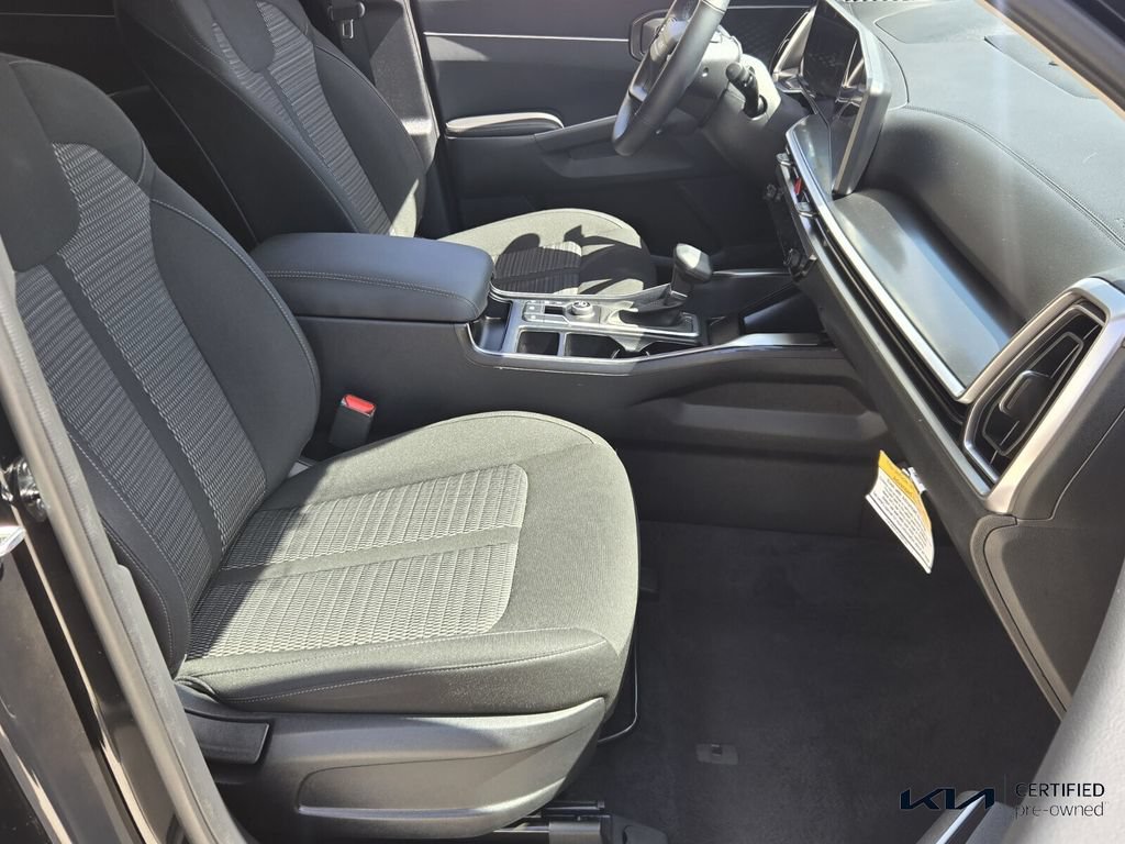 Certified 2026 Kia Sorento LX FWD image 17