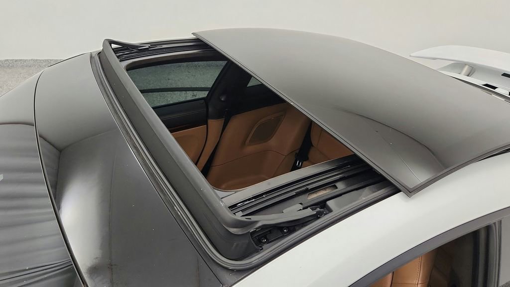 Used 2015 Porsche 911 Turbo S image 44
