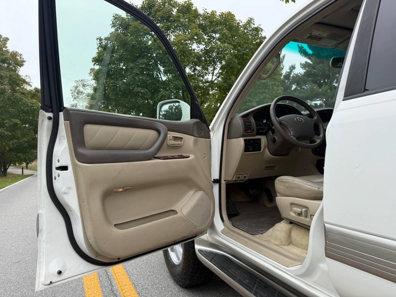 Used 2004 Toyota Land Cruiser image 39