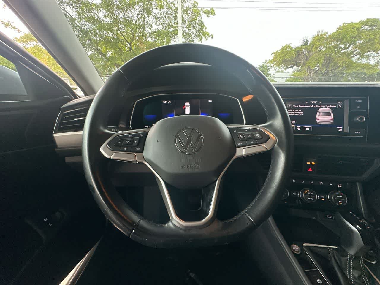 Used 2022 Volkswagen Jetta SE w/ Panoramic Sunroof Package FWD image 15