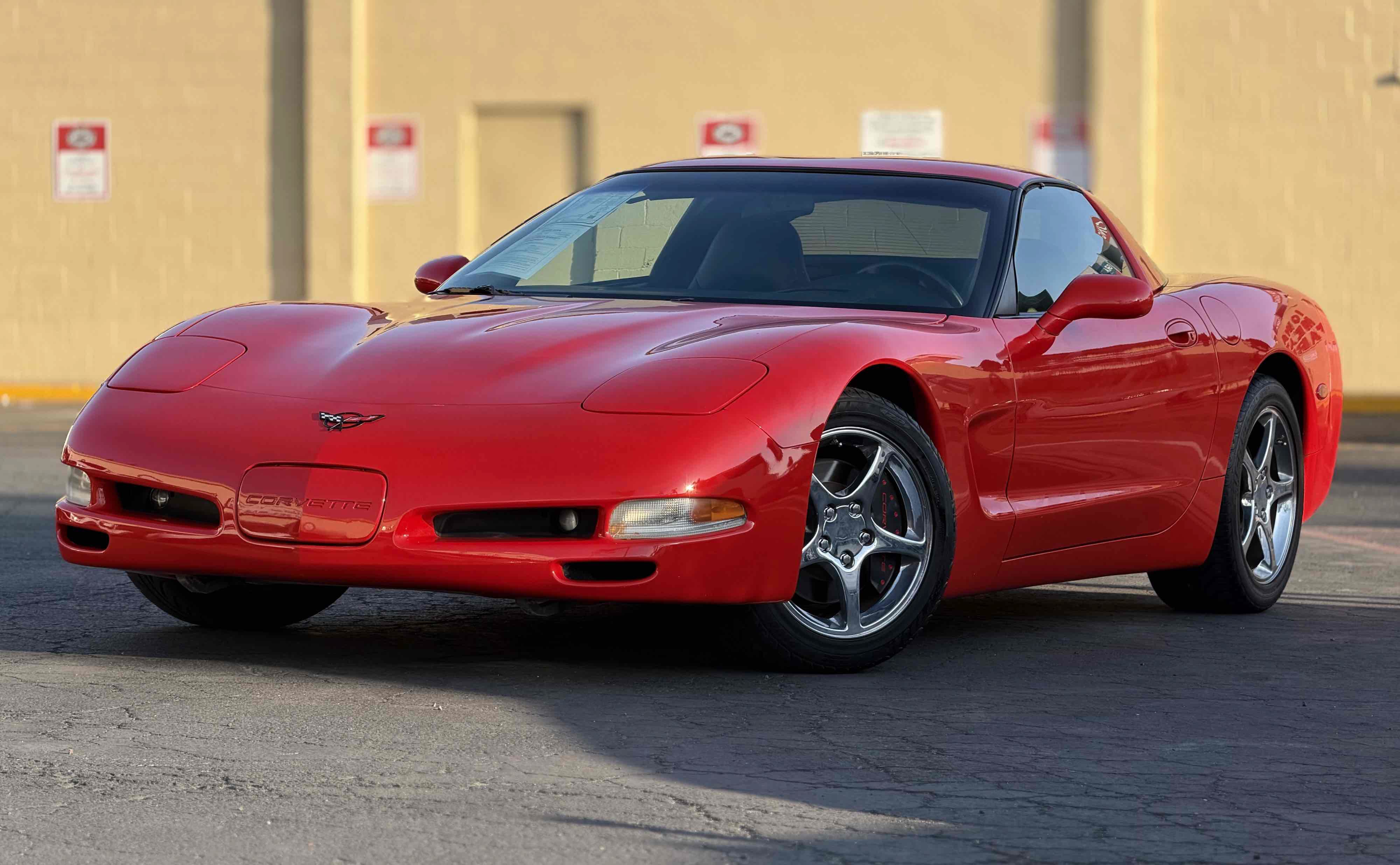 Used 2000 Chevrolet Corvette Coupe w/ Memory Pkg RWD image 1