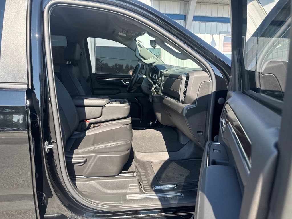 Used 2023 Chevrolet Silverado 1500 LT w/ Leather Package AWD/4WD image 25
