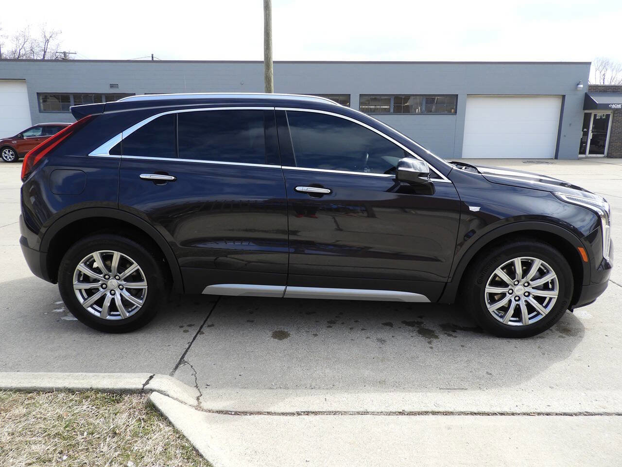 Used 2023 Cadillac XT4 Premium Luxury w/ Cold Weather Package FWD image 10