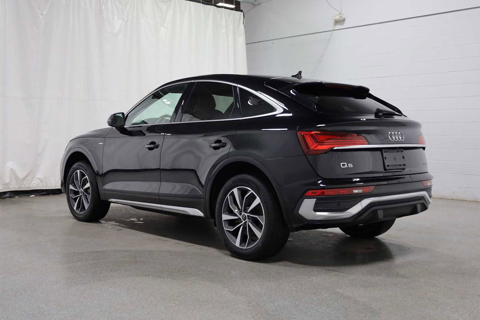 Used 2023 Audi Q5 2.0T Premium Plus w/ Premium Plus Package image 3