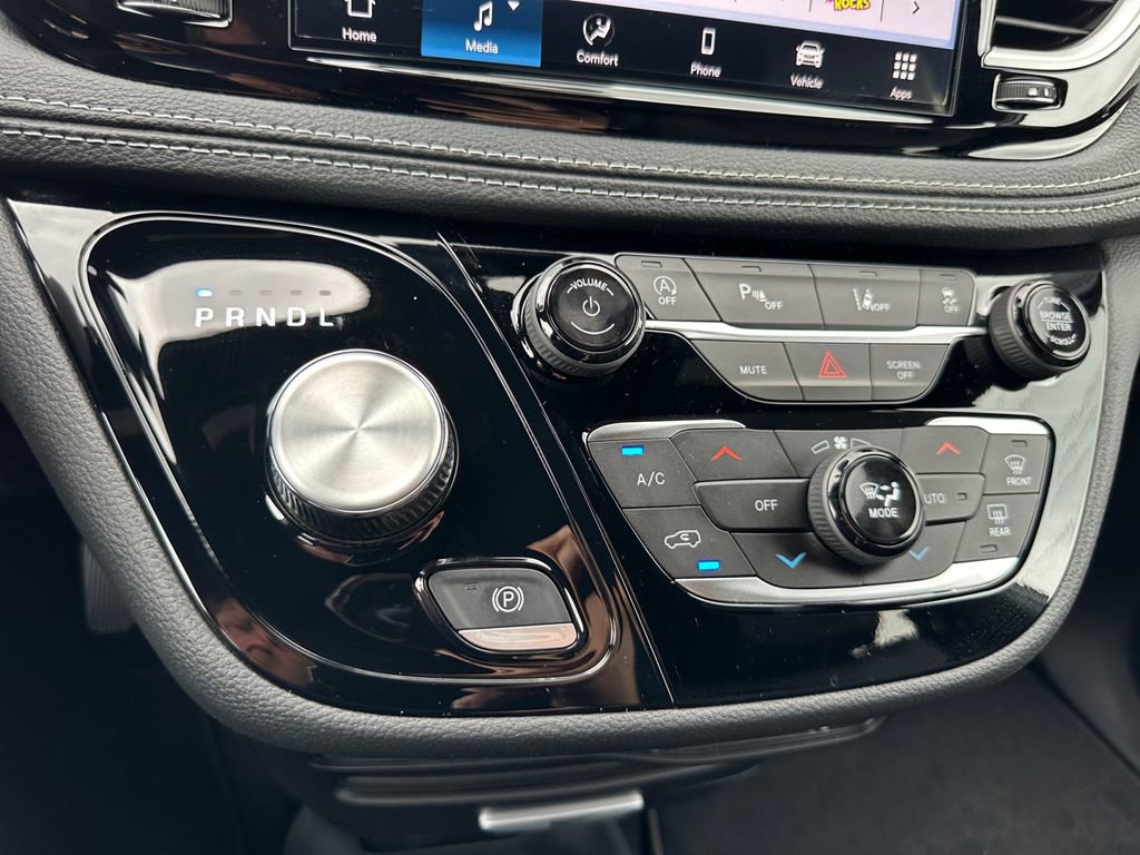 New 2025 Chrysler Pacifica Select image 20