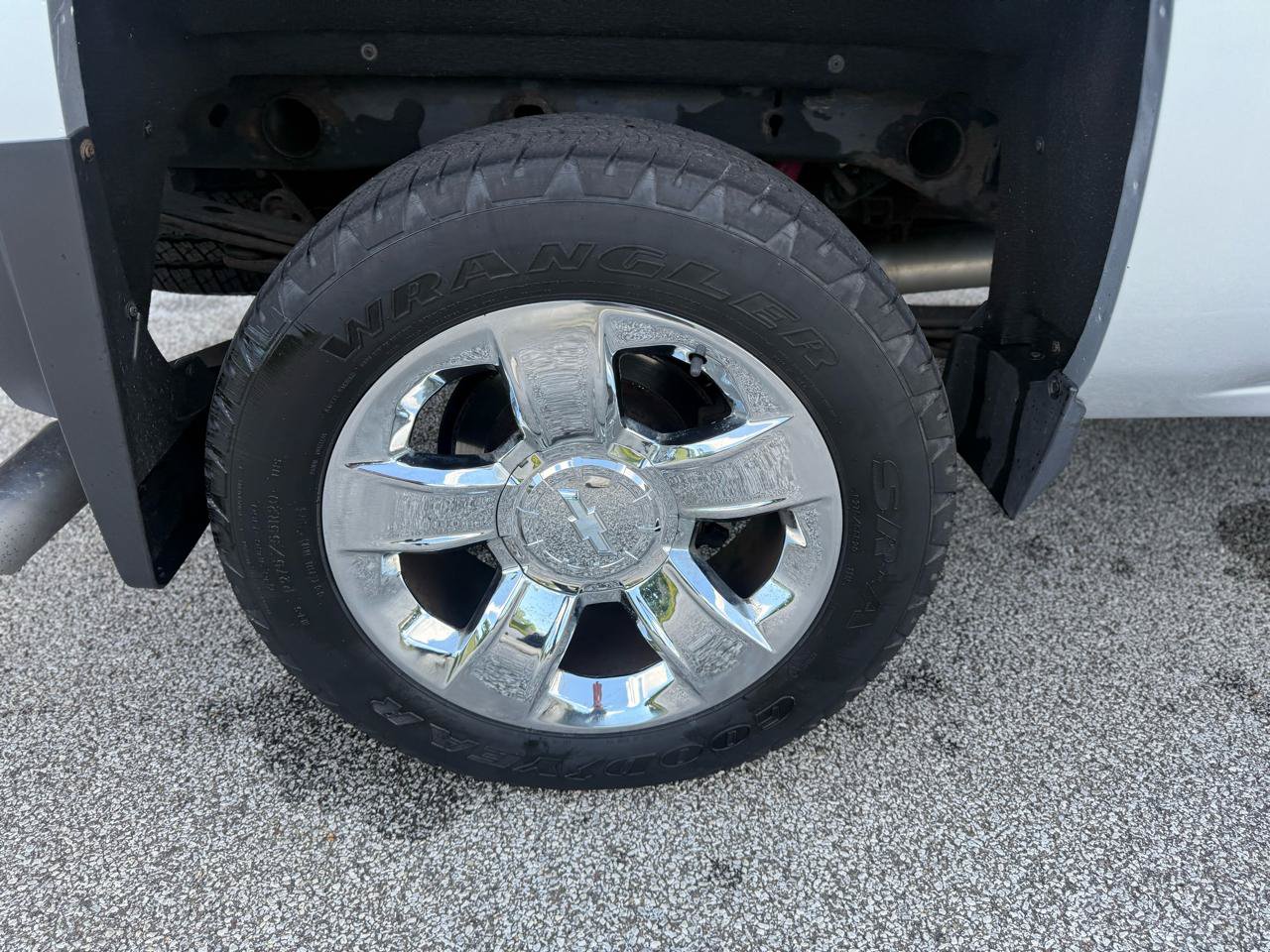Used 2015 Chevrolet Silverado 1500 LTZ Z71 w/ LTZ Plus Package AWD/4WD image 41