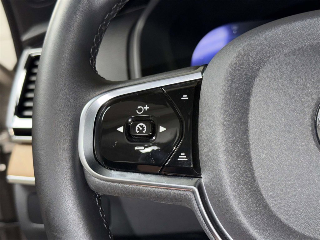 Certified 2025 Volvo XC90 B6 Plus image 31