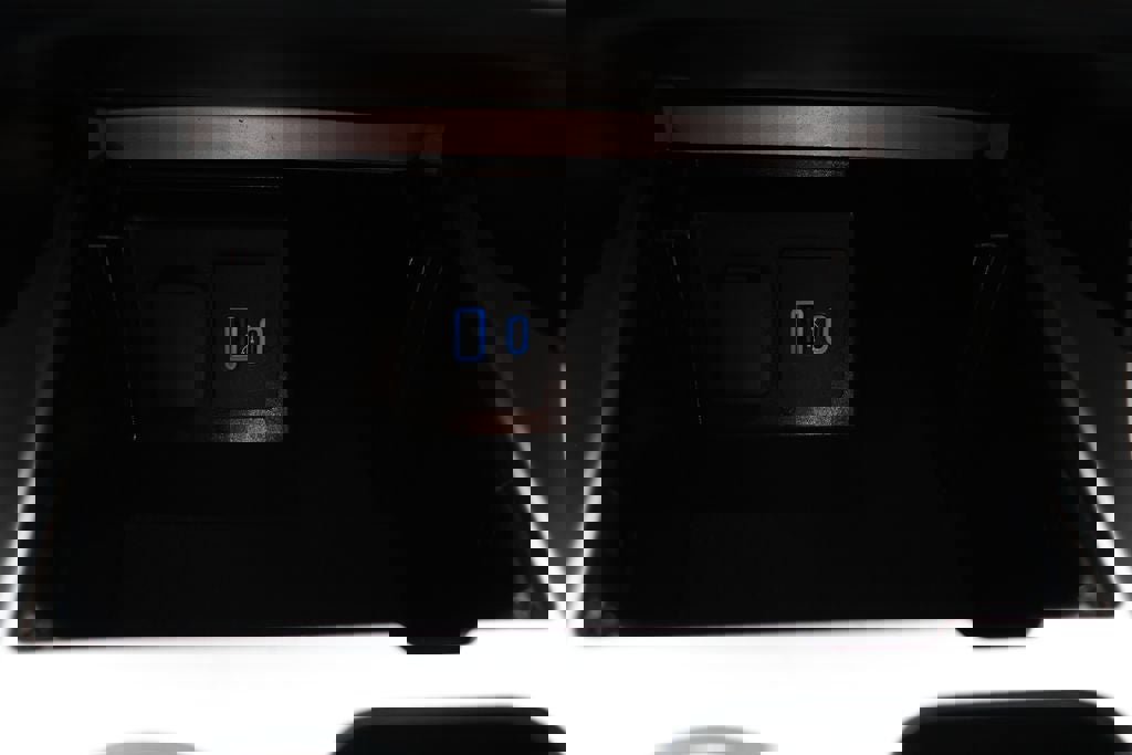 Used 2022 Ford Explorer Limited w/ Equipment Group 301A image 31