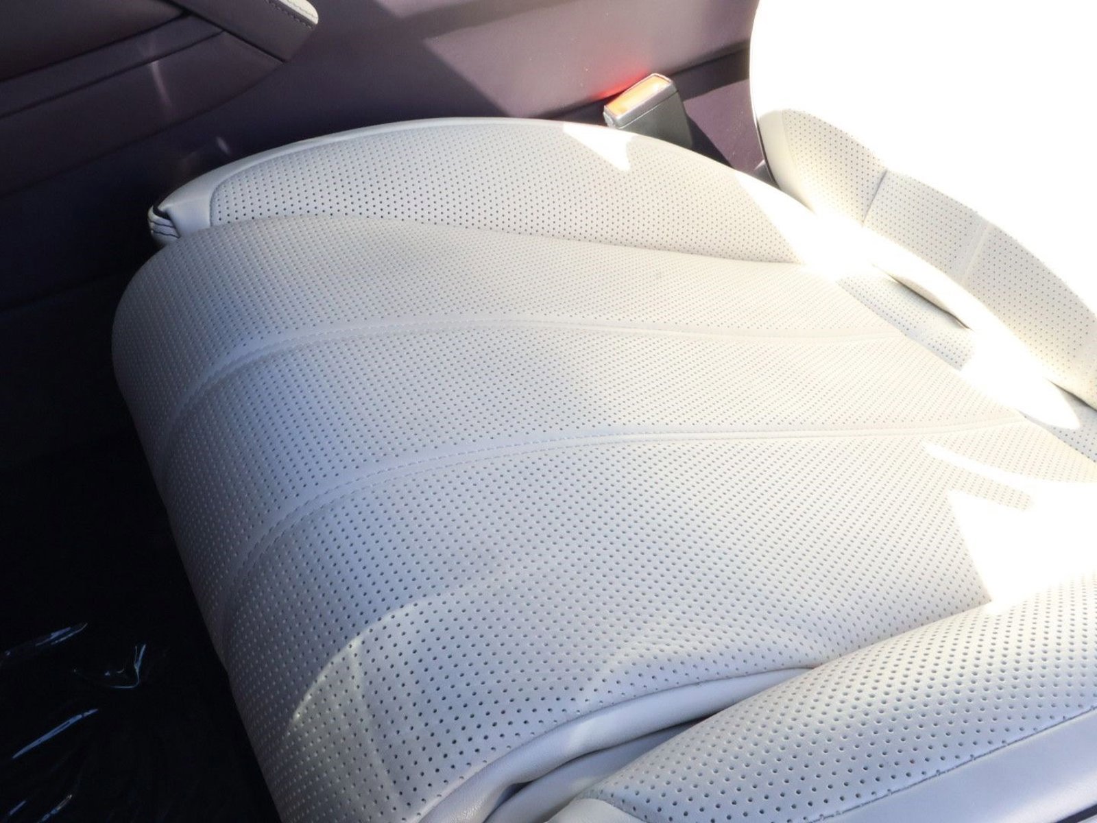 Certified 2023 Bentley Bentayga Extended Wheelbase image 9