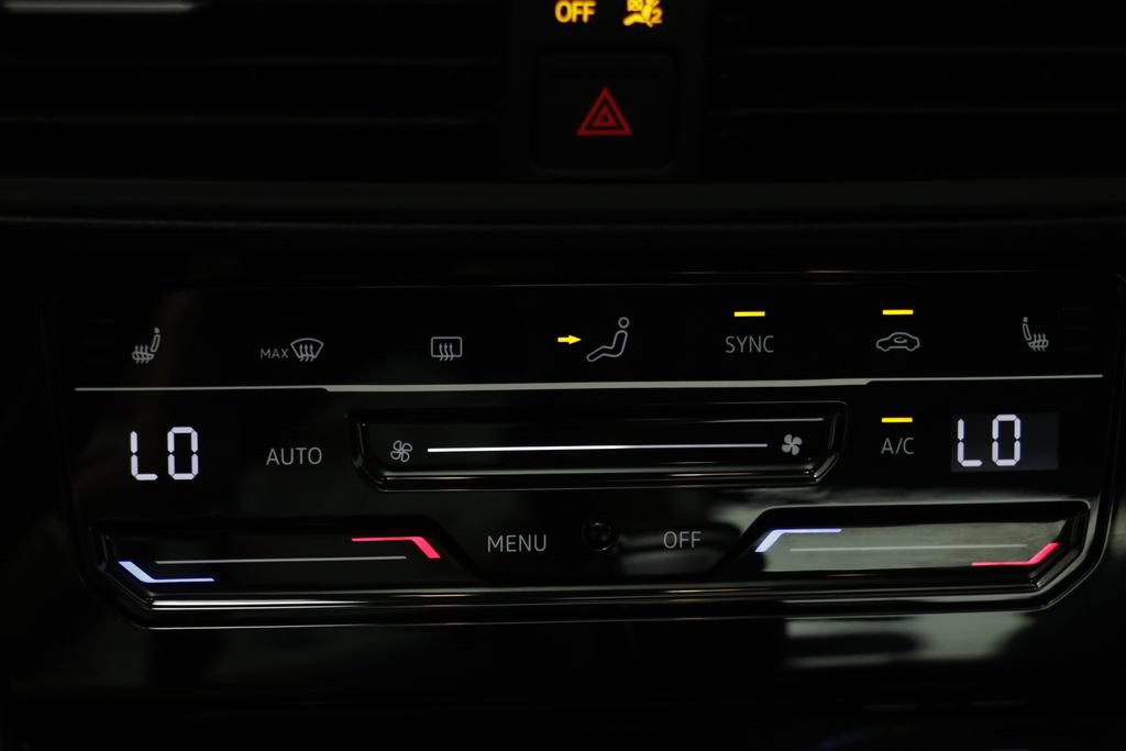 Used 2025 Volkswagen Jetta SE w/ Sunroof Package FWD image 10