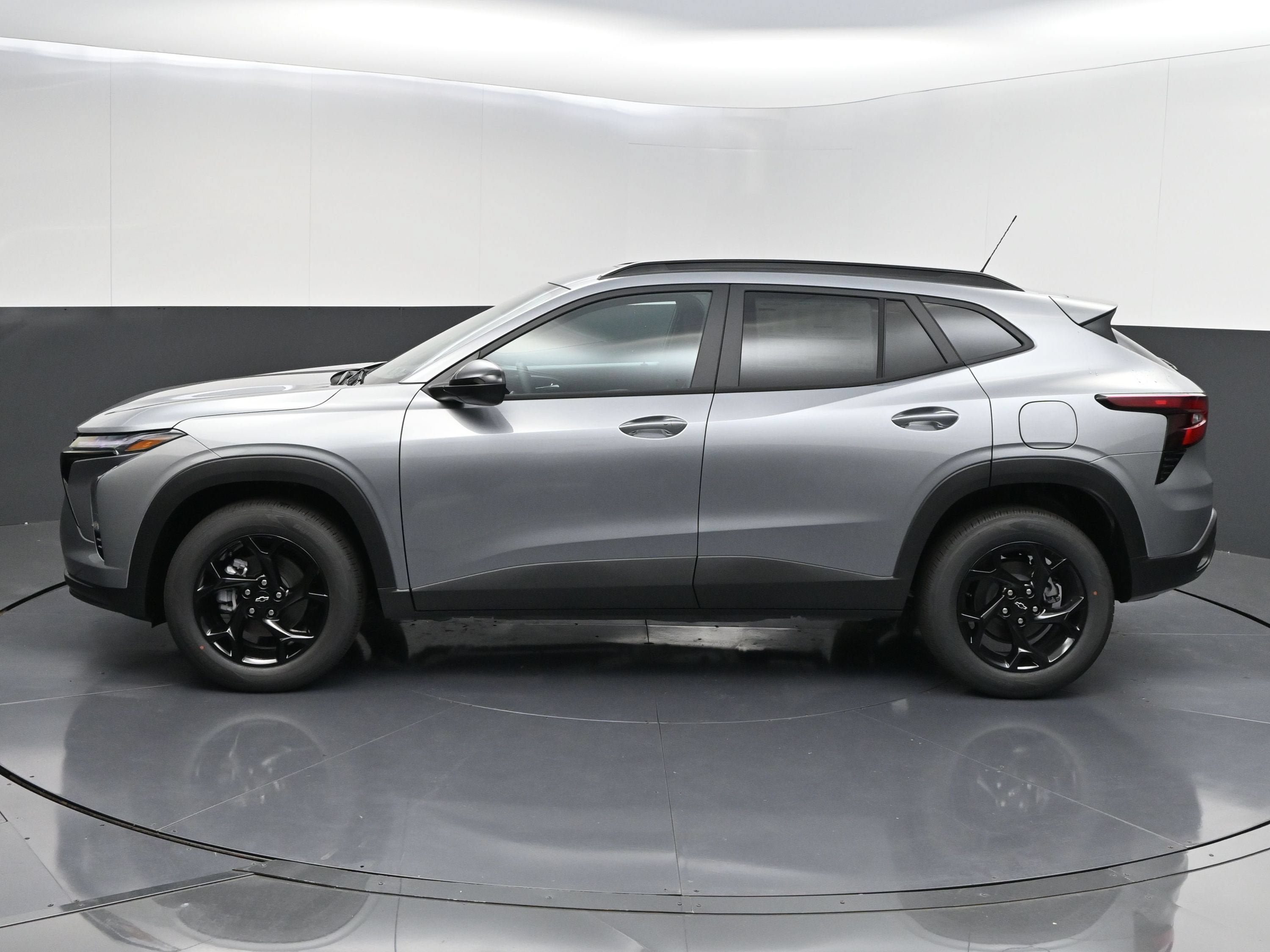 New 2026 Chevrolet Trax LT w/ Sunroof Package FWD image 5