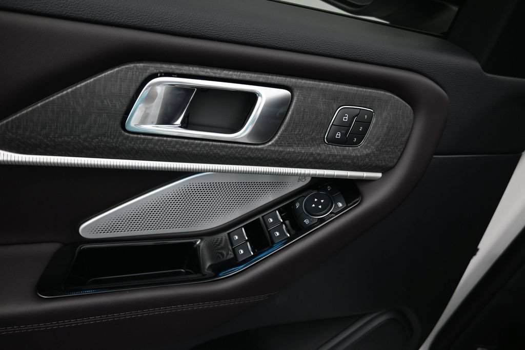 New 2026 Ford Explorer Platinum RWD image 11
