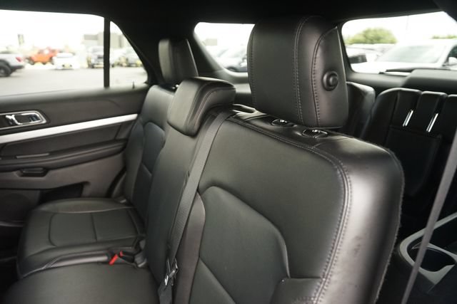 Used 2017 Ford Explorer XLT w/ Equipment Group 202A FWD image 13