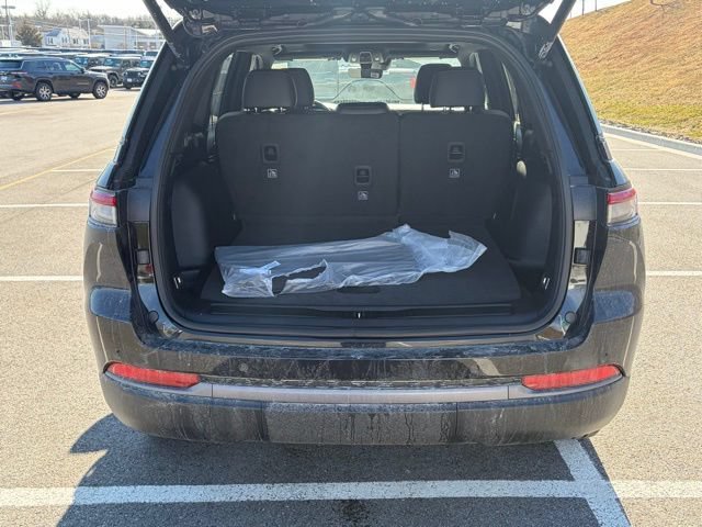 New 2026 Jeep Grand Cherokee Limited w/ Limited Altitude Package AWD/4WD image 7