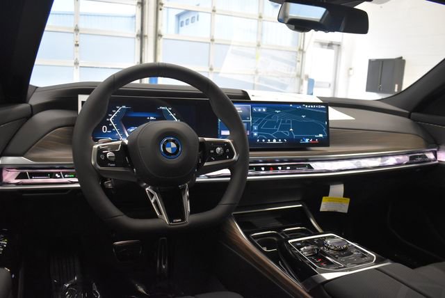 New 2026 BMW i7 xDrive60 w/ Premium Package AWD/4WD image 23