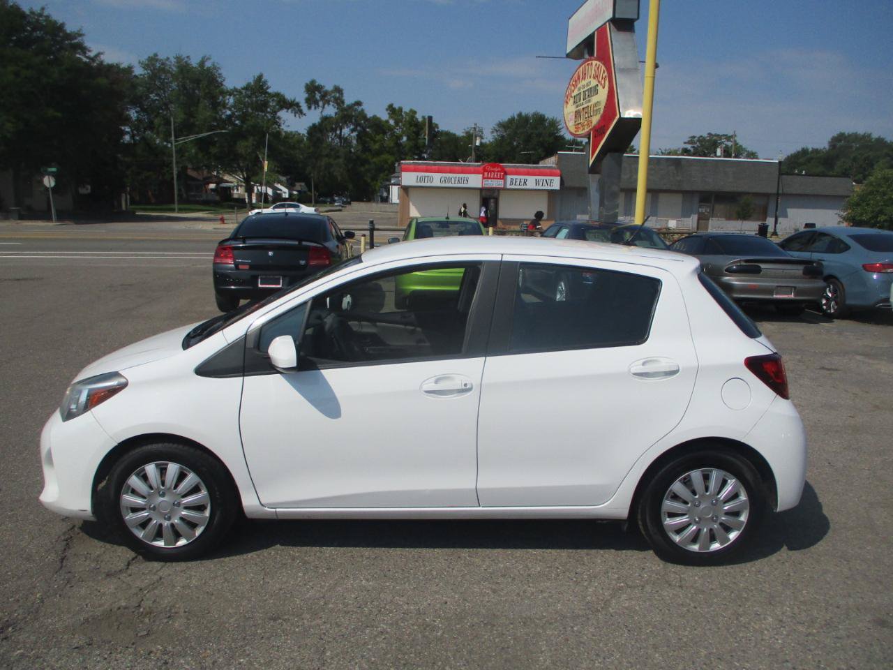 Used 2016 Toyota Yaris L FWD image 4
