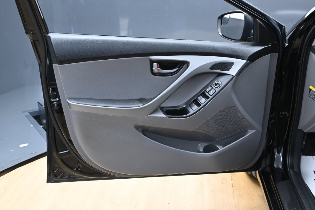 Used 2014 Hyundai Elantra SE w/ Option Group 02 FWD image 27