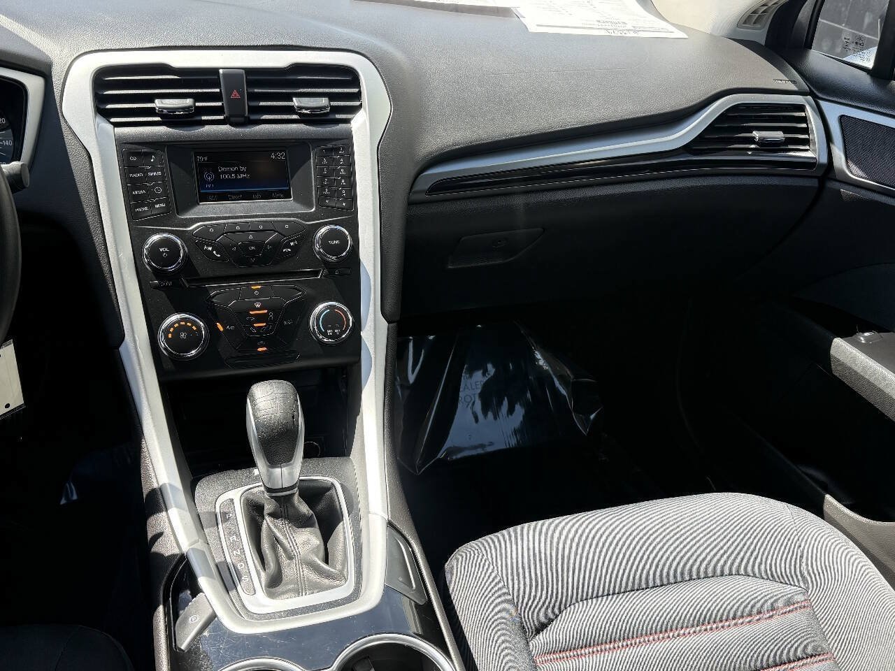 Used 2015 Ford Fusion SE w/ Equipment Group 201A FWD image 8