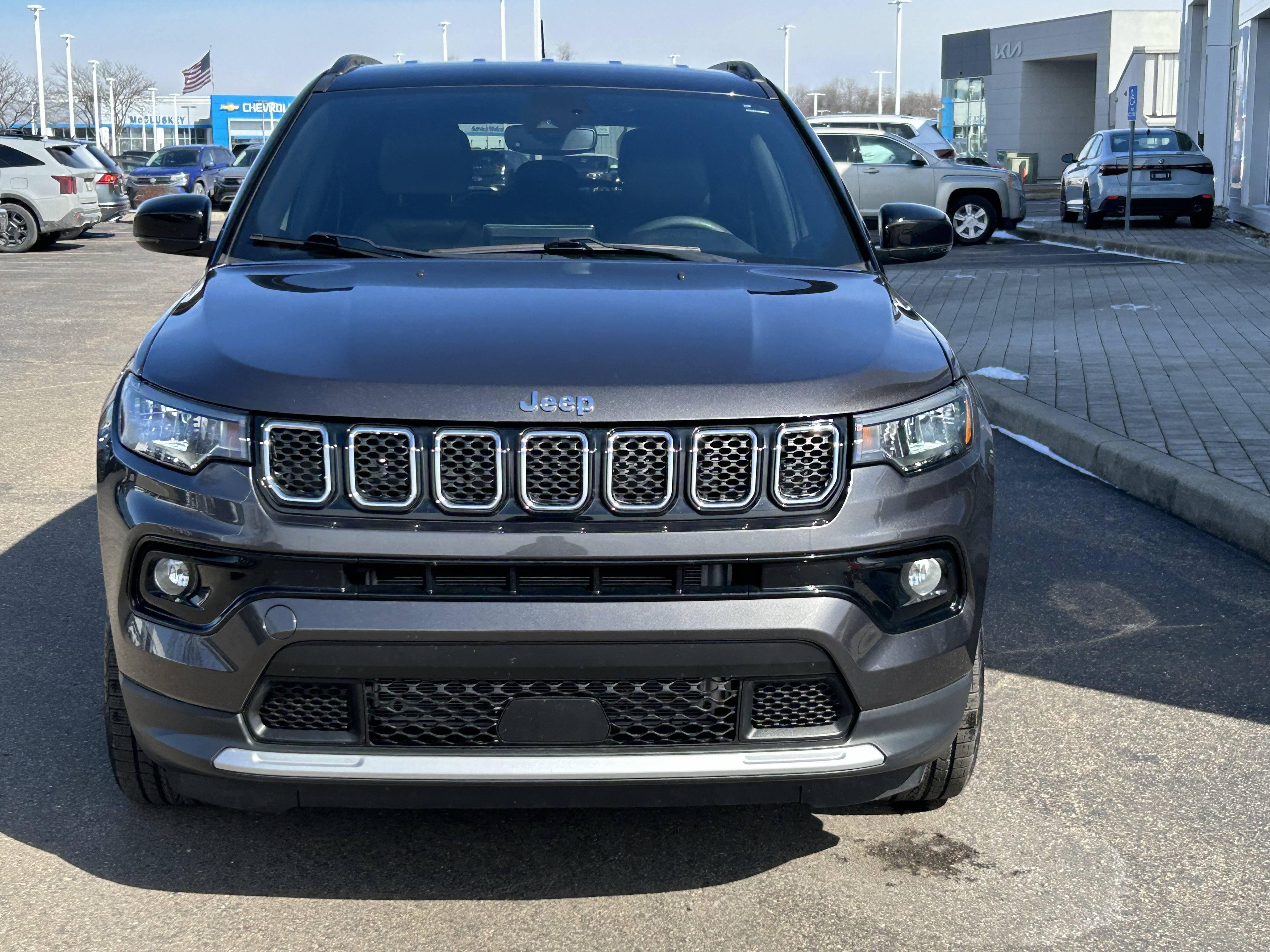 Used 2023 Jeep Compass Limited image 2