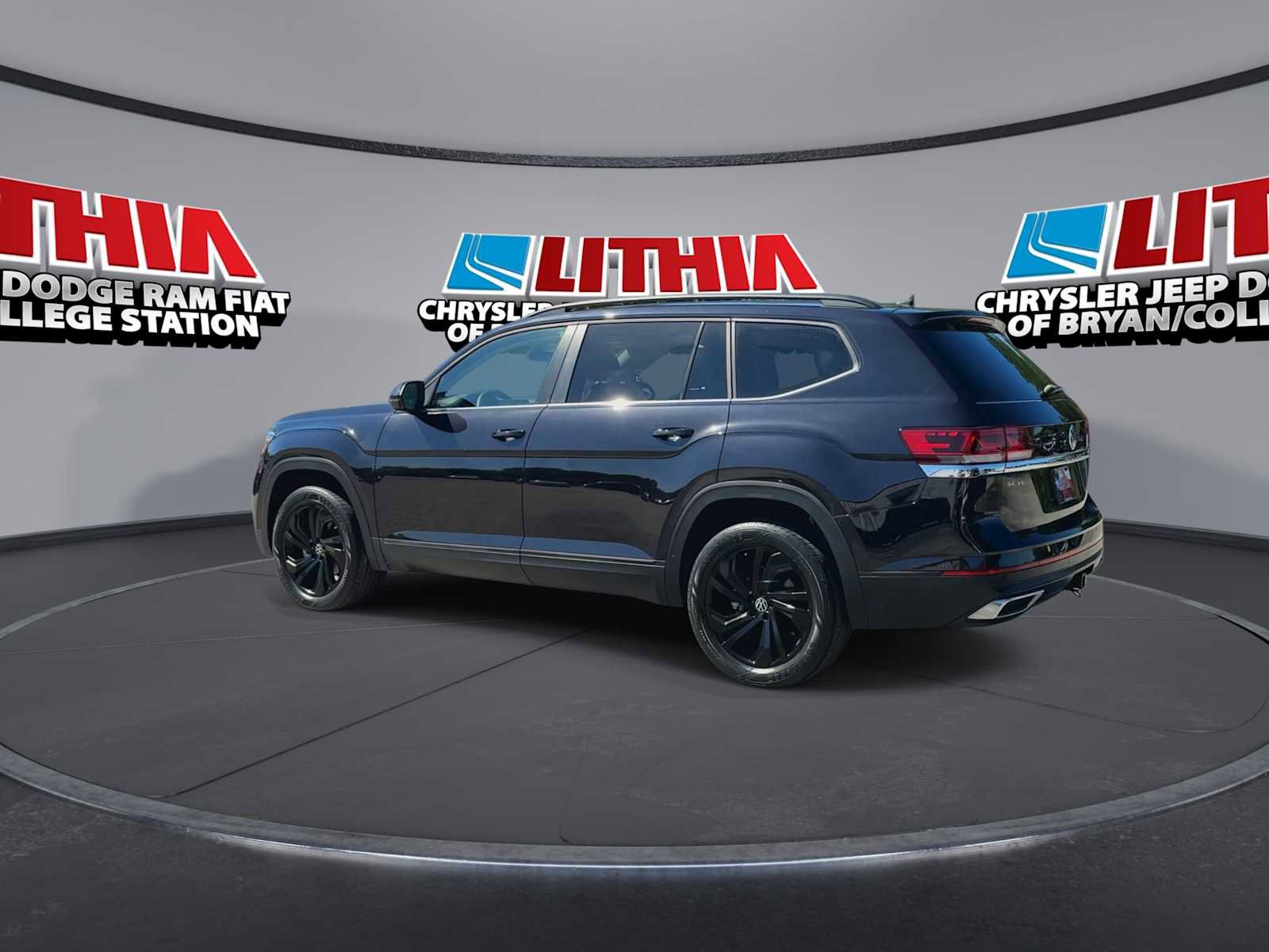 Used 2022 Volkswagen Atlas SE w/ Black Wheel Package FWD image 6