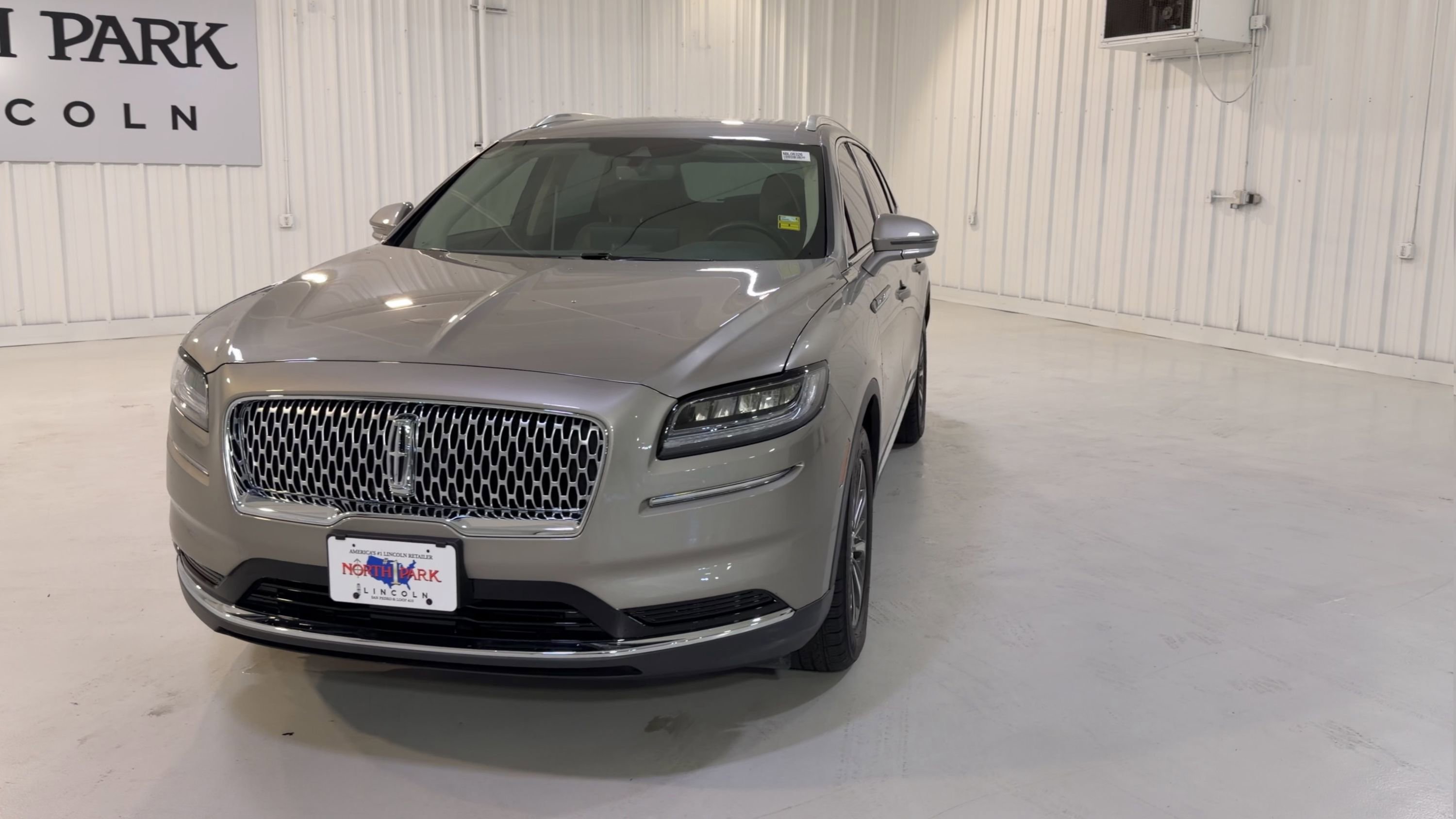 Used 2023 Lincoln Nautilus FWD w/ Premium Package image 4