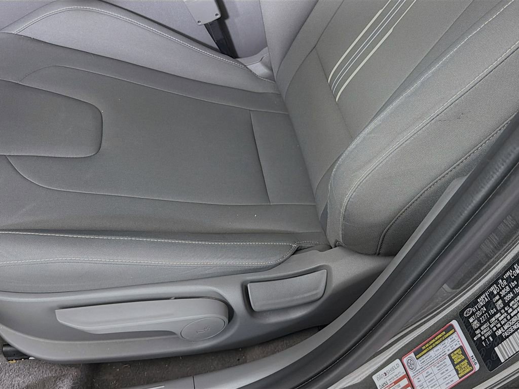 Used 2024 Hyundai Elantra SEL FWD image 21