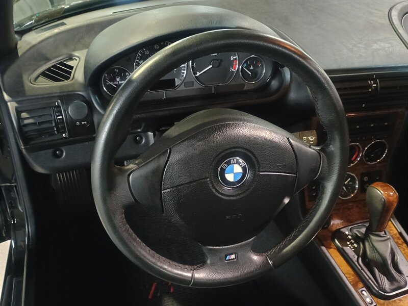Used 2001 BMW Z3 3.0i RWD image 18