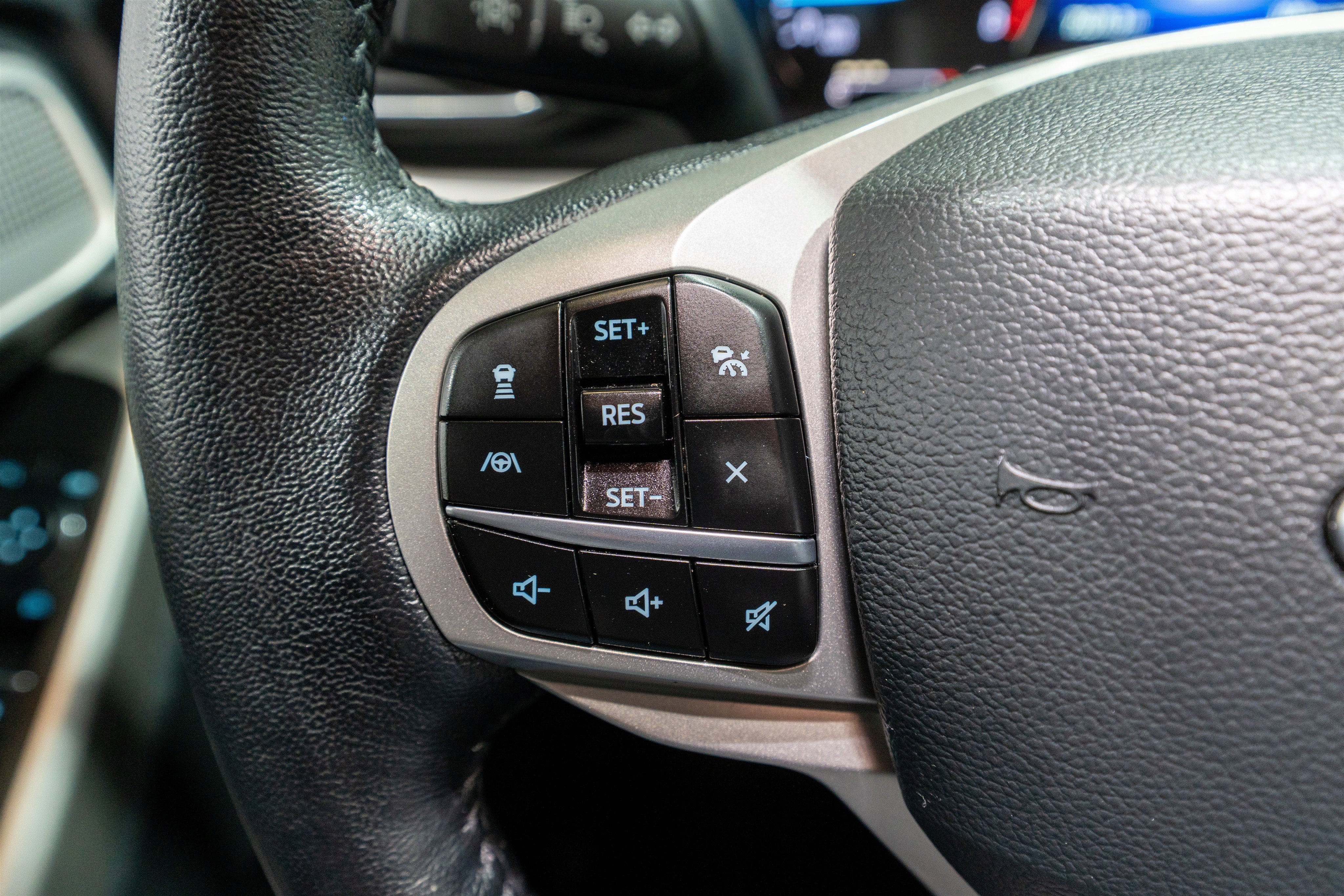 Used 2022 Ford Explorer XLT w/ Equipment Group 202A image 29