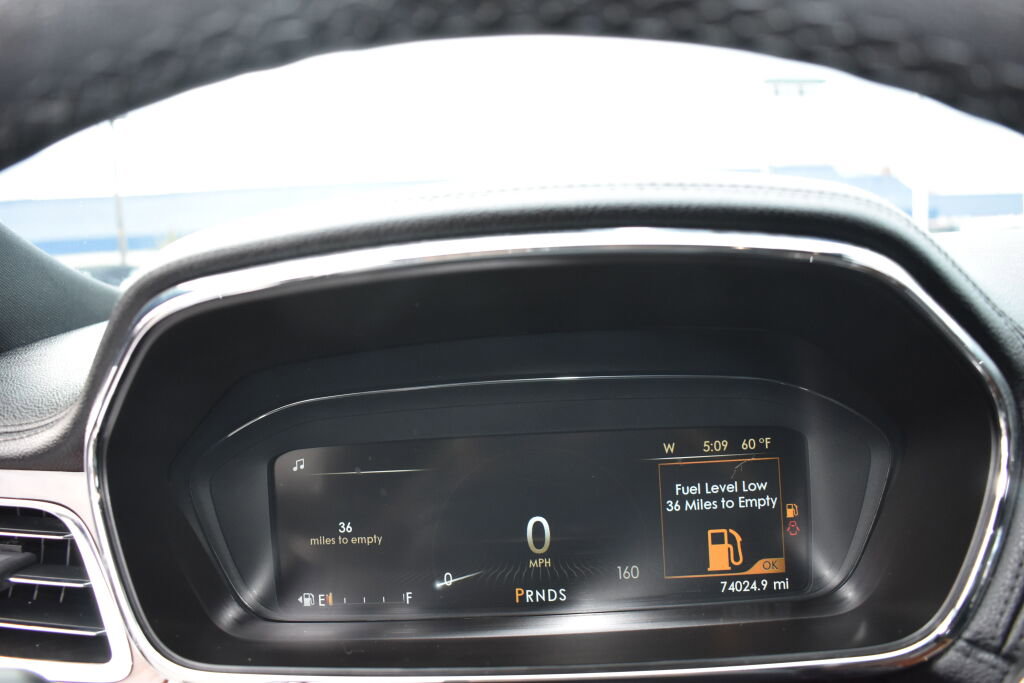 Used 2017 Lincoln Continental Premiere image 17