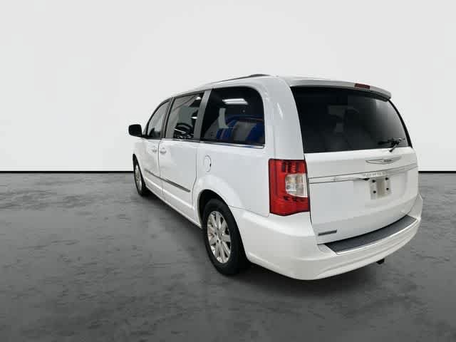 Used 2014 Chrysler Town & Country Touring FWD image 2