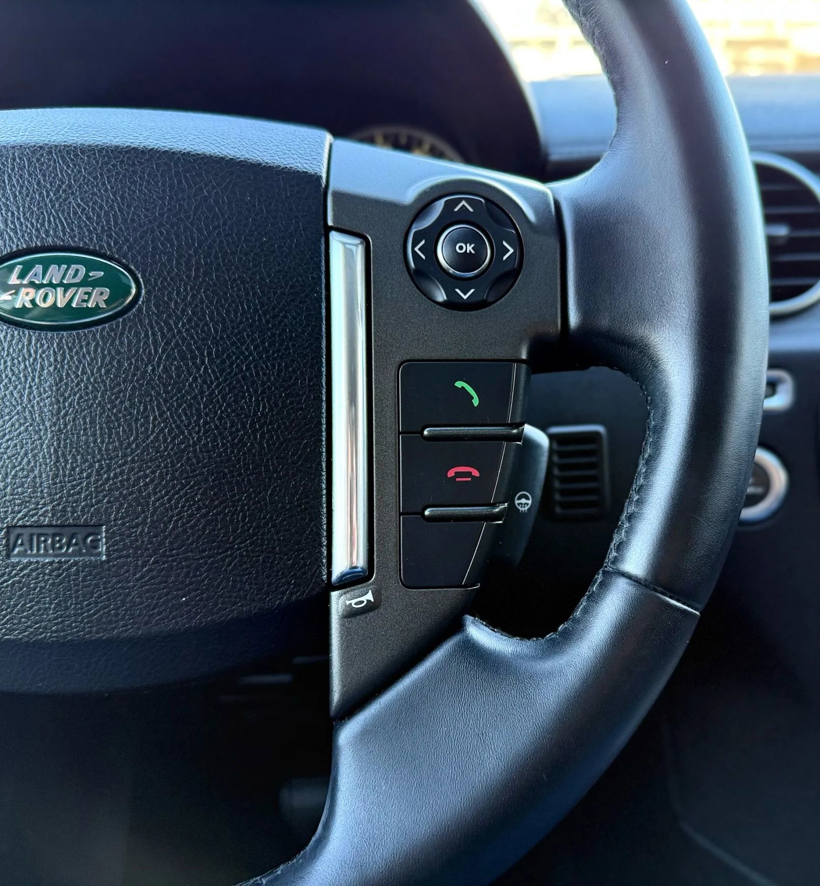 Used 2011 Land Rover LR4 HSE AWD/4WD image 15