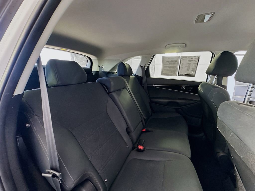 Used 2019 Kia Sorento LX image 25