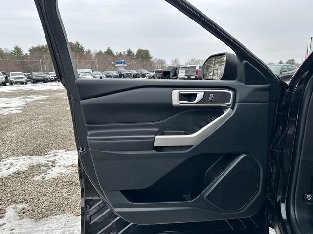 Used 2023 Ford Explorer XLT w/ Equipment Group 202A image 25