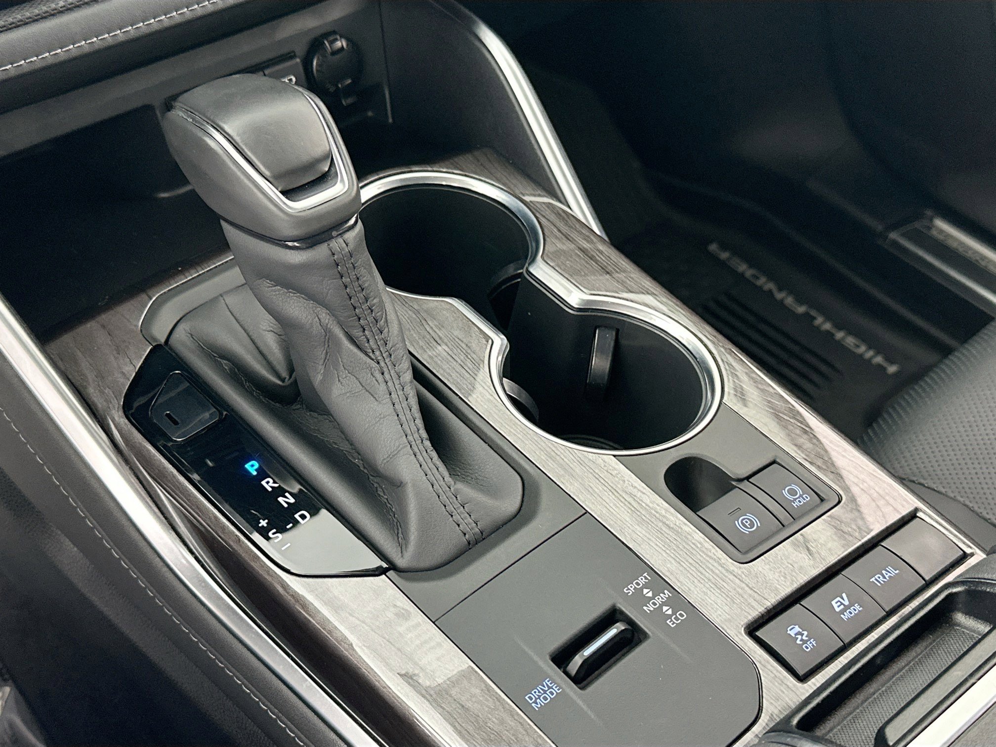 Used 2020 Toyota Highlander Limited Platinum image 17