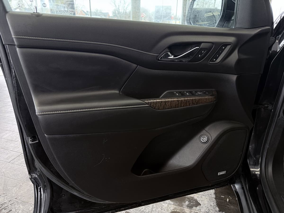 Used 2023 GMC Acadia Denali w/ Denali Ultimate Package AWD/4WD image 17