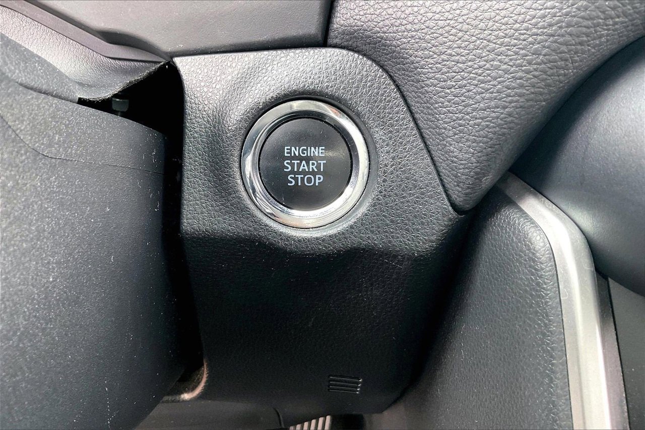 Used 2020 Toyota RAV4 XLE Premium image 28