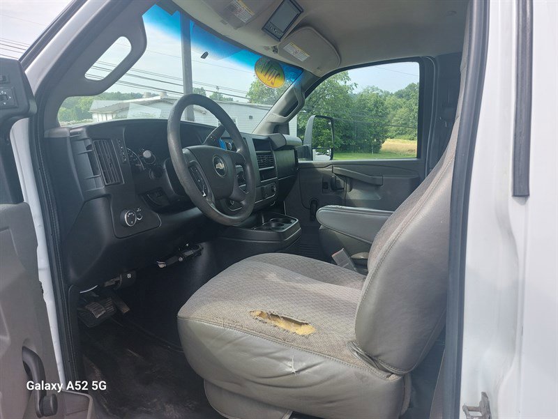 Used 2017 Chevrolet Express 4500 image 29