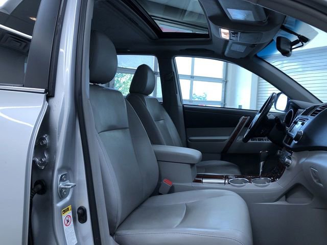 Used 2013 Toyota Highlander Limited AWD/4WD image 23