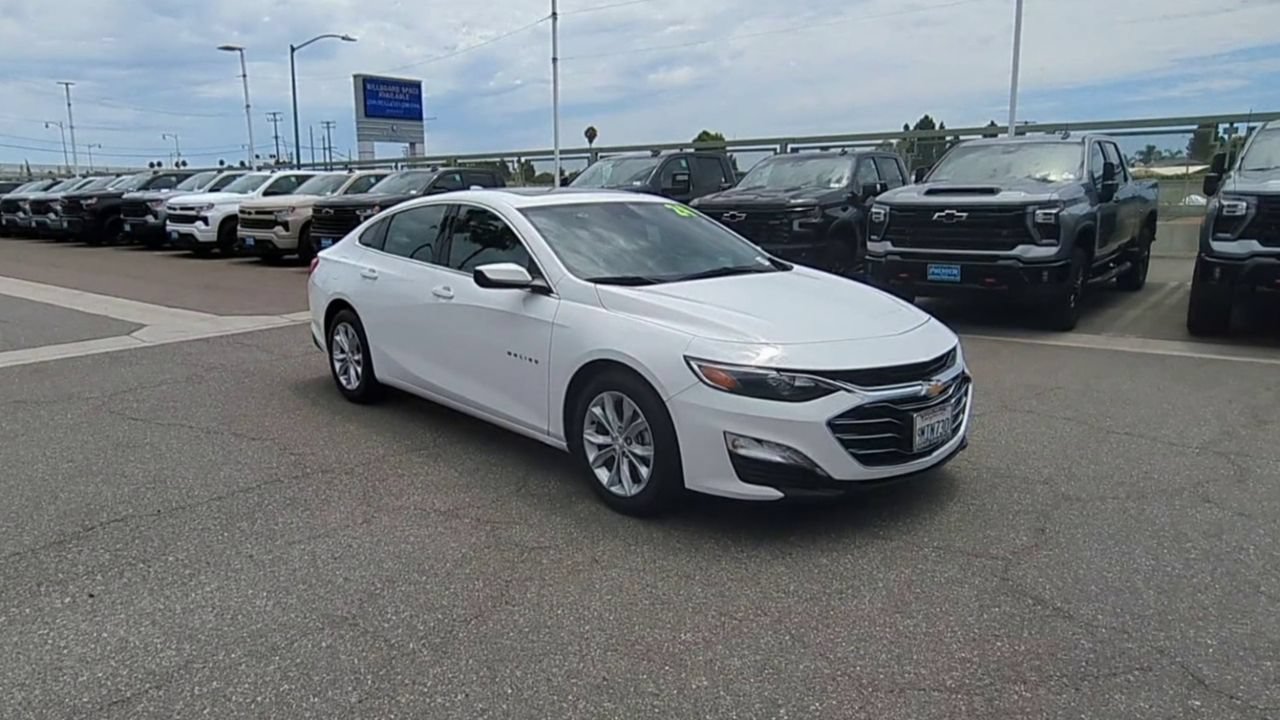 Used 2024 Chevrolet Malibu LT FWD image 2