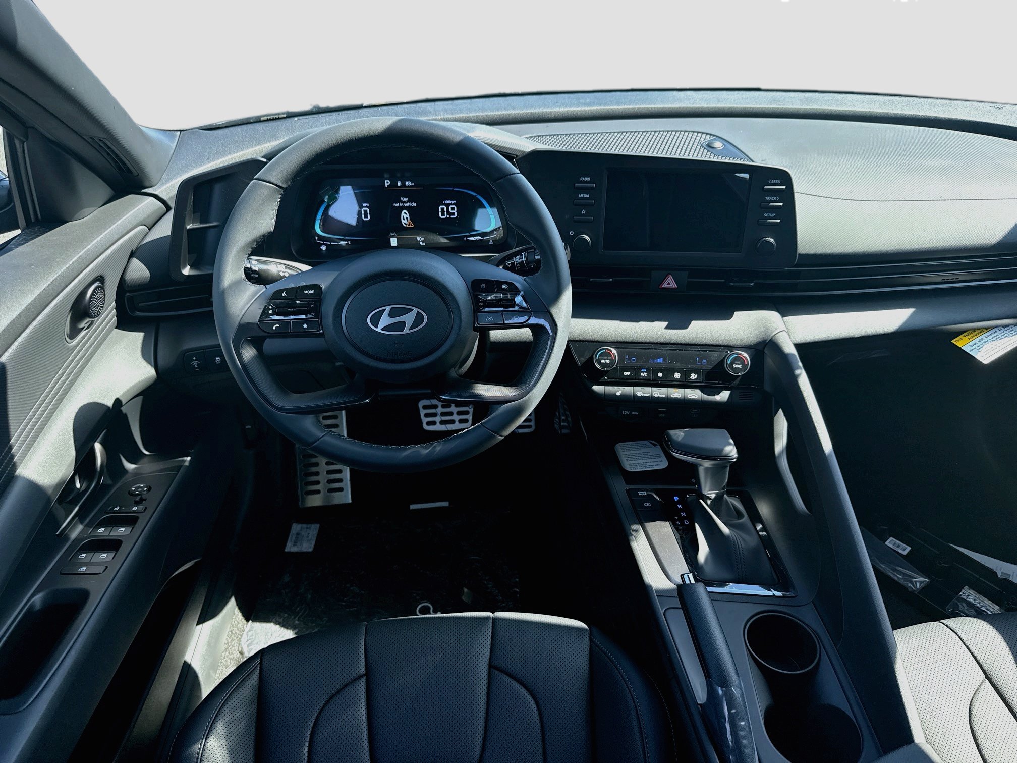 New 2026 Hyundai Elantra SEL Sport FWD image 15
