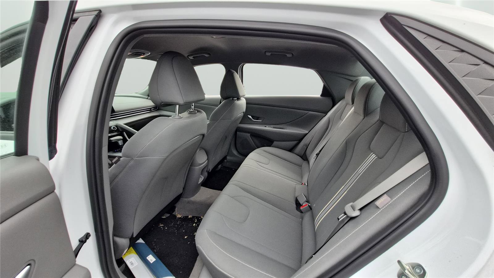 Used 2024 Hyundai Elantra SEL FWD image 17