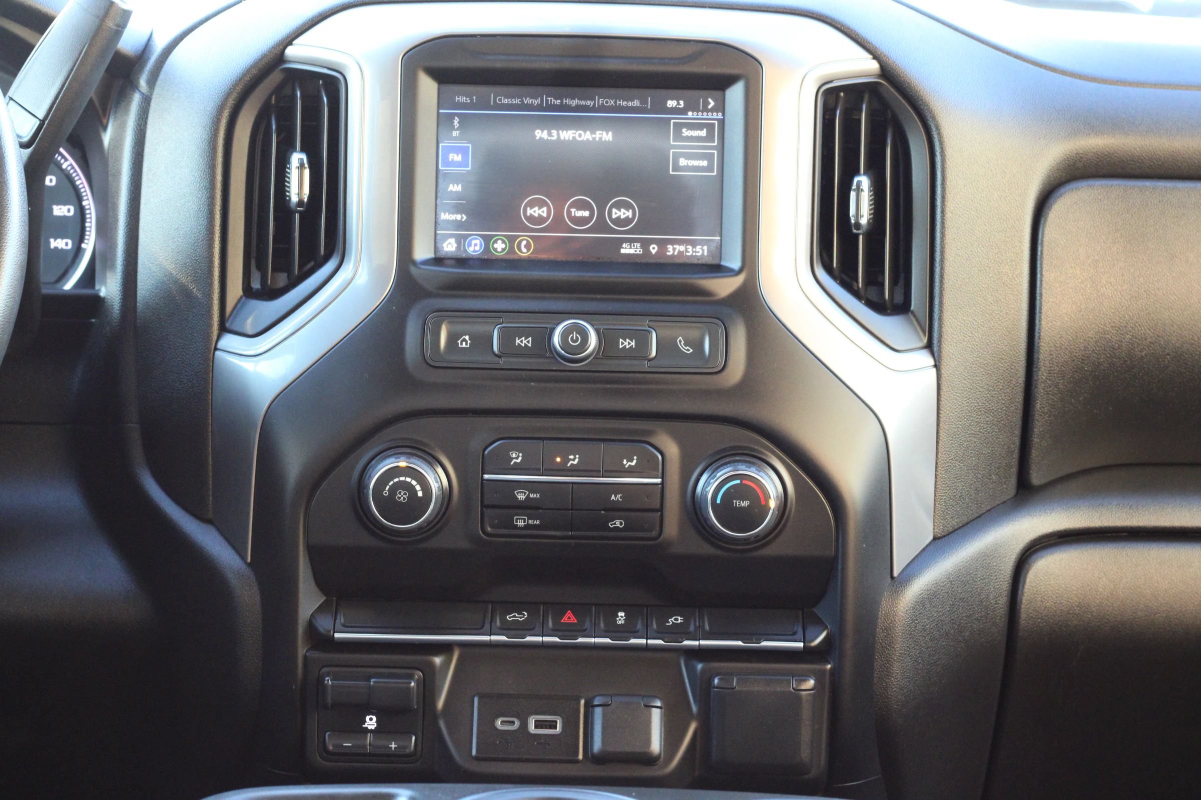 Used 2022 Chevrolet Silverado 2500 Custom w/ Custom Convenience Package AWD/4WD image 18