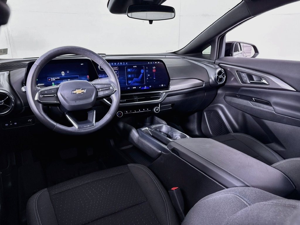 Used 2025 Chevrolet Equinox EV LT FWD image 27